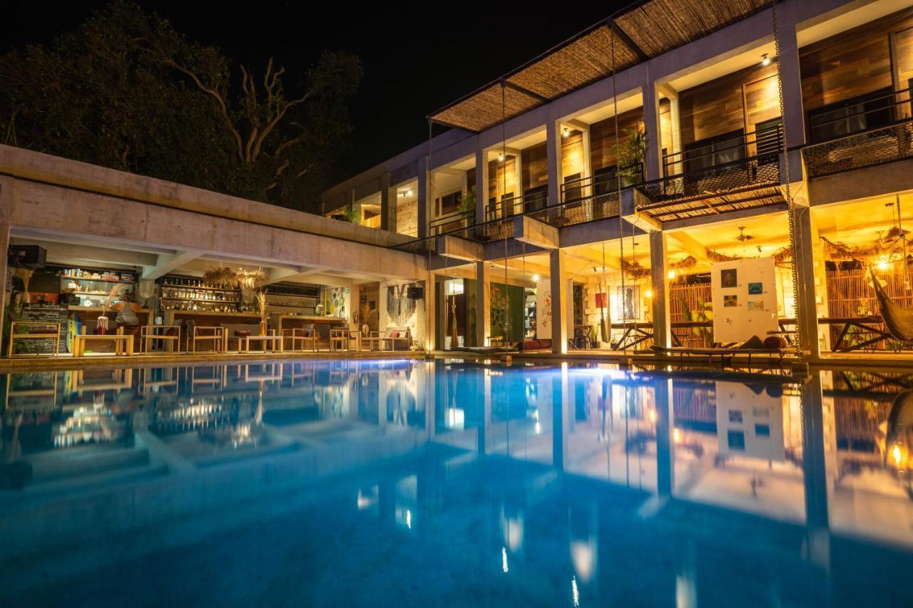 Hotel Makaaba Eco-Boutique Bacalar Εξωτερικό φωτογραφία The swimming pool at the hotel