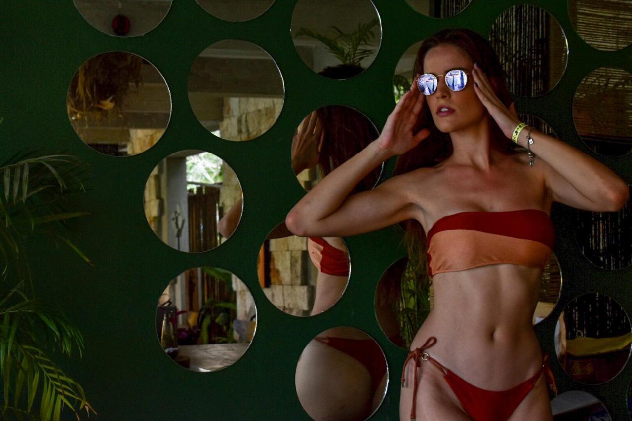 Hotel Makaaba Eco-Boutique Bacalar Εξωτερικό φωτογραφία A model wearing a two-piece swimsuit