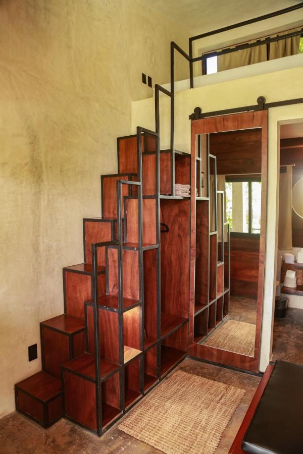 Hotel Makaaba Eco-Boutique Bacalar Εξωτερικό φωτογραφία Stairs in a tiny home