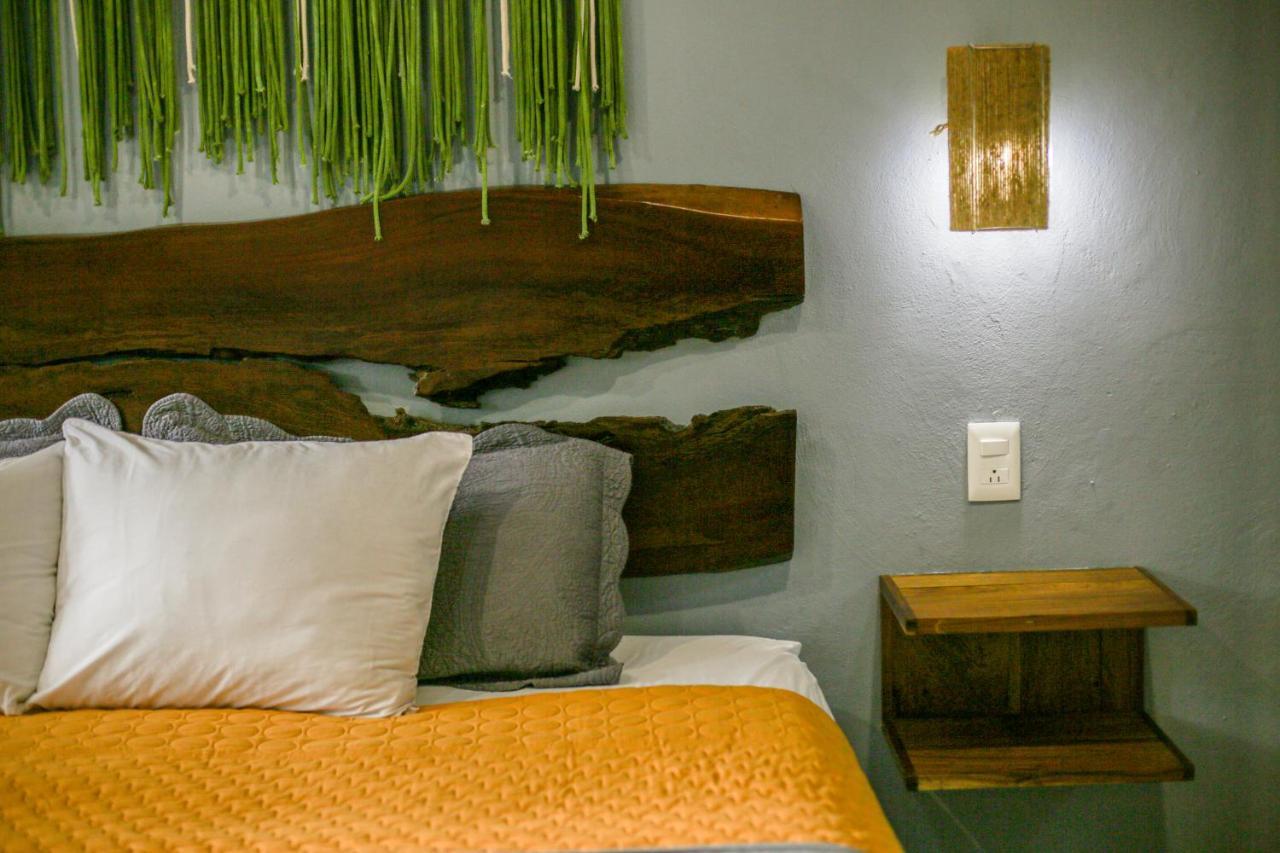 Hotel Makaaba Eco-Boutique Bacalar Εξωτερικό φωτογραφία A wall-mounted light