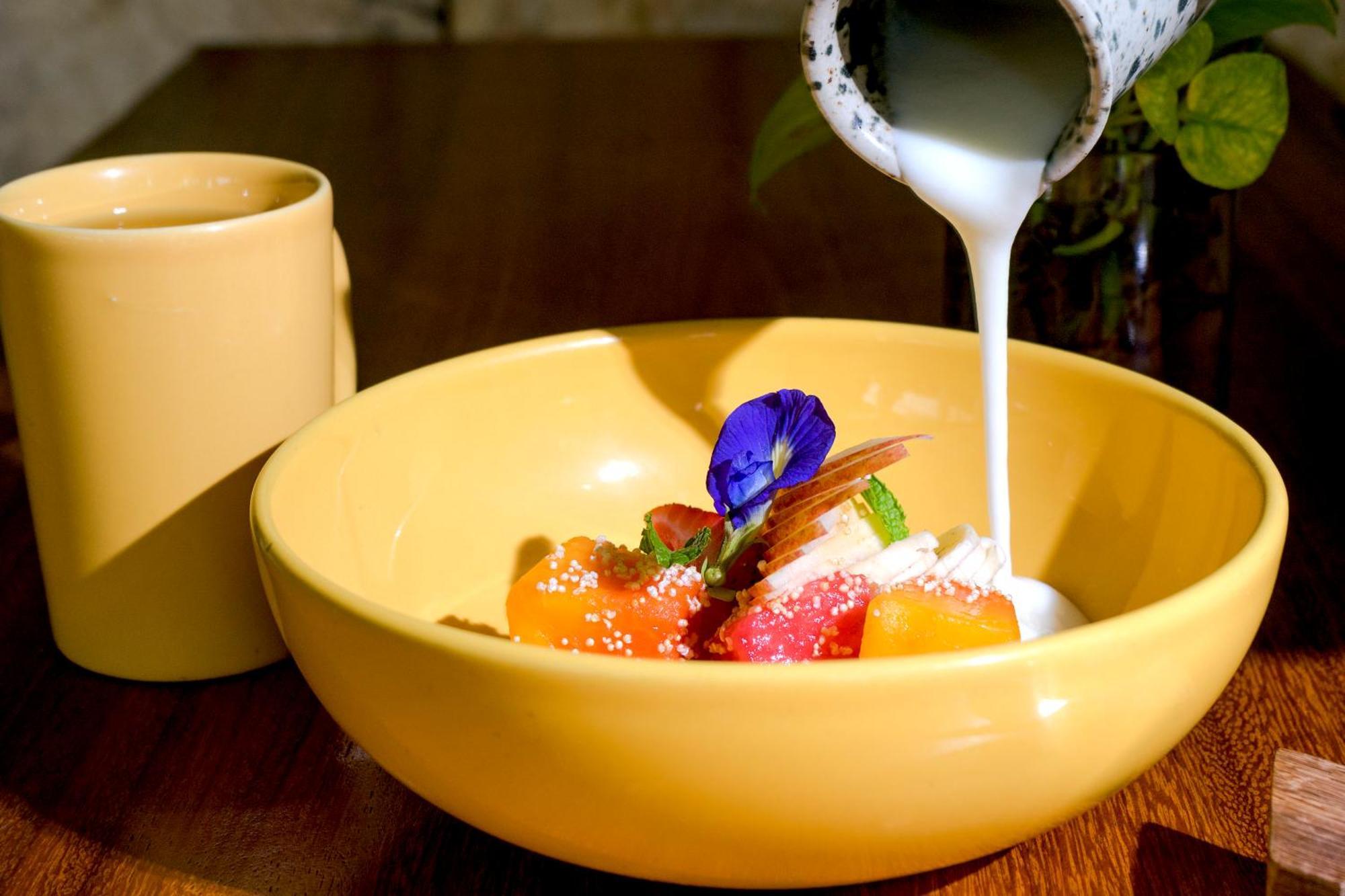Hotel Makaaba Eco-Boutique Bacalar Εξωτερικό φωτογραφία A fruit salad with edible flowers